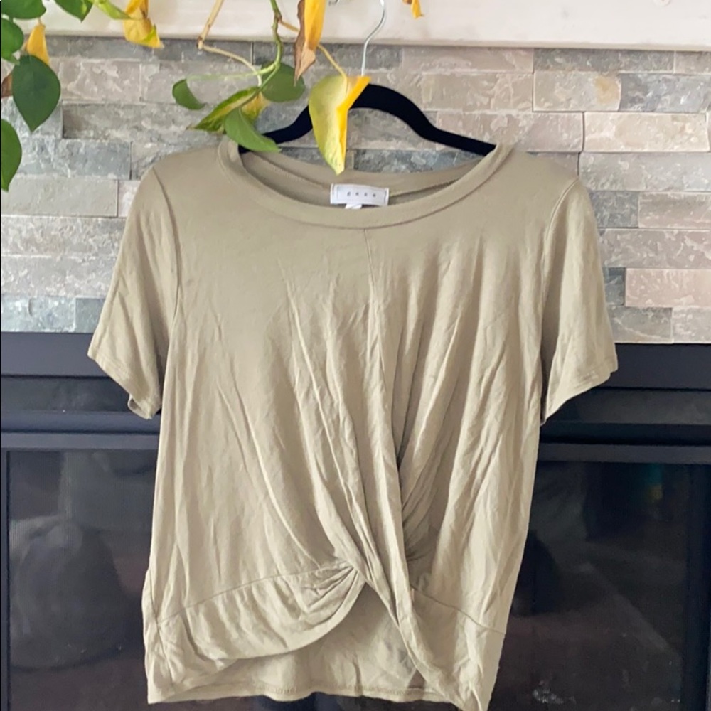 Gaze twisted front tee